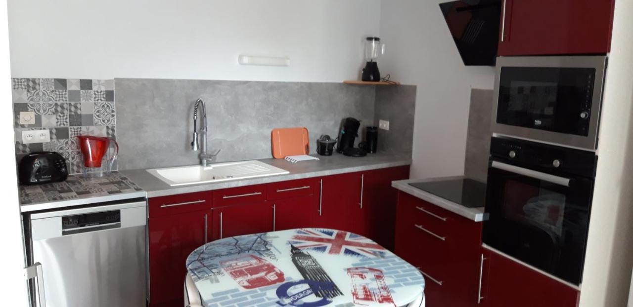 Triplex Tout Confort, Plein Centre Ville Bauge En Anjou Εξωτερικό φωτογραφία