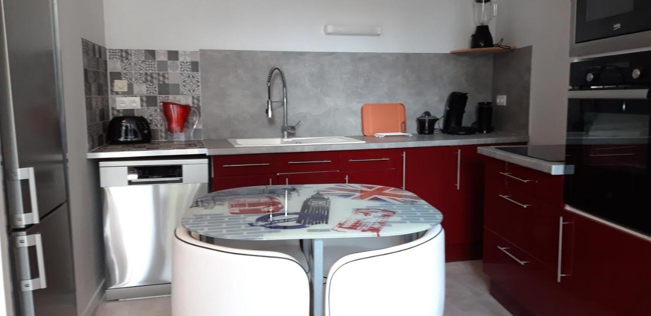 Triplex Tout Confort, Plein Centre Ville Bauge En Anjou Εξωτερικό φωτογραφία