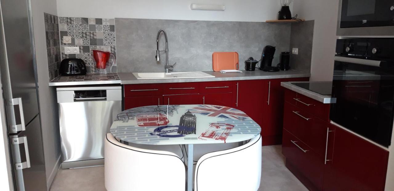 Triplex Tout Confort, Plein Centre Ville Bauge En Anjou Εξωτερικό φωτογραφία